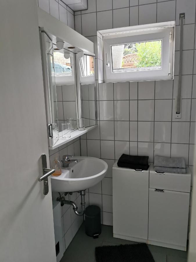 Souterrain-Wohnung Mit Kostenlosem Stellplatz Leipzig Exterior foto